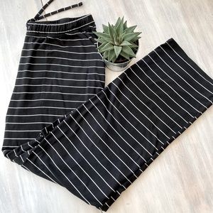 TAHARI Black and White Striped Lounge Pants. Size: Large.